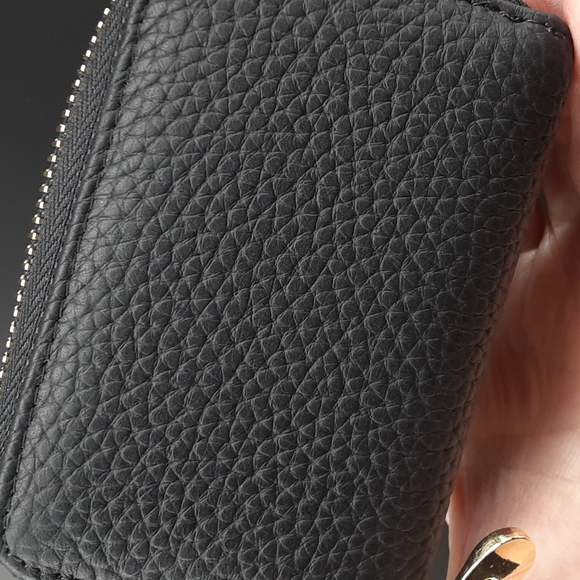 Black Bee Cardholder - Picture 5 of 9